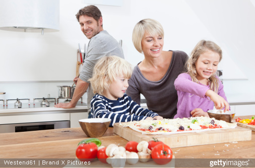 Avec le bois : tous les styles de déco de cuisine sont possibles ! / Source image : Gettyimages