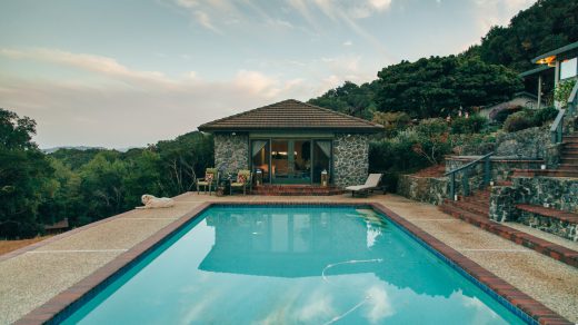 Une villa avec piscine